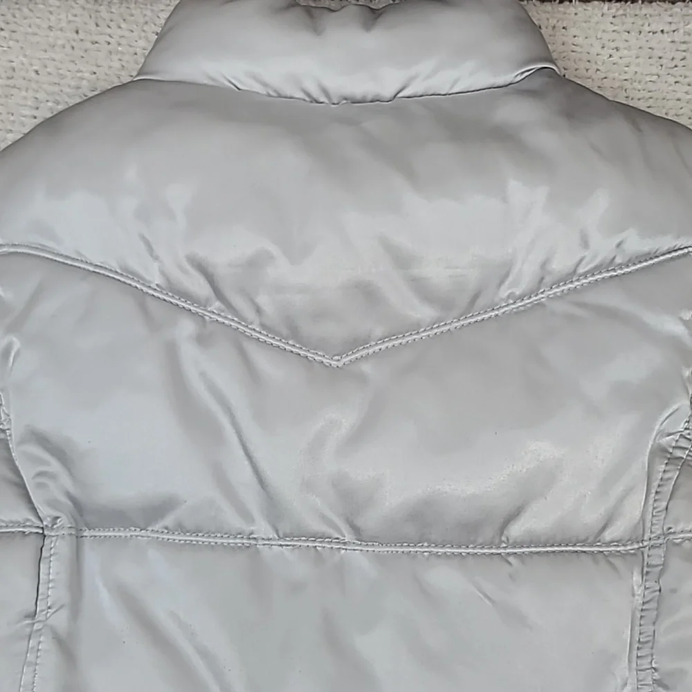 Old Navy Kids Full Zip Quilted Puffer Fleece Lined Vest Jacket in Silver/Gray